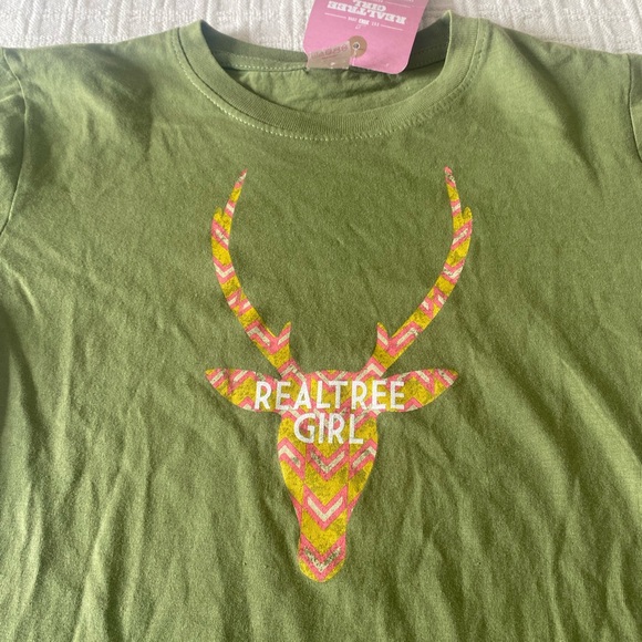 Realtree chevron deer olive top. - Picture 3 of 5
